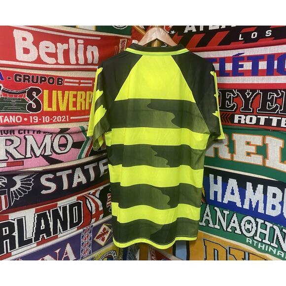 Celtic FC | Men’s Large Retro Jersey - Picture 7 of 7